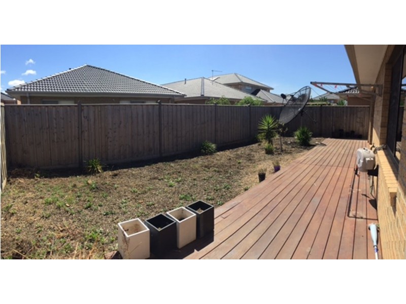 14 Trident Court, Sanctuary Lakes VIC 3030