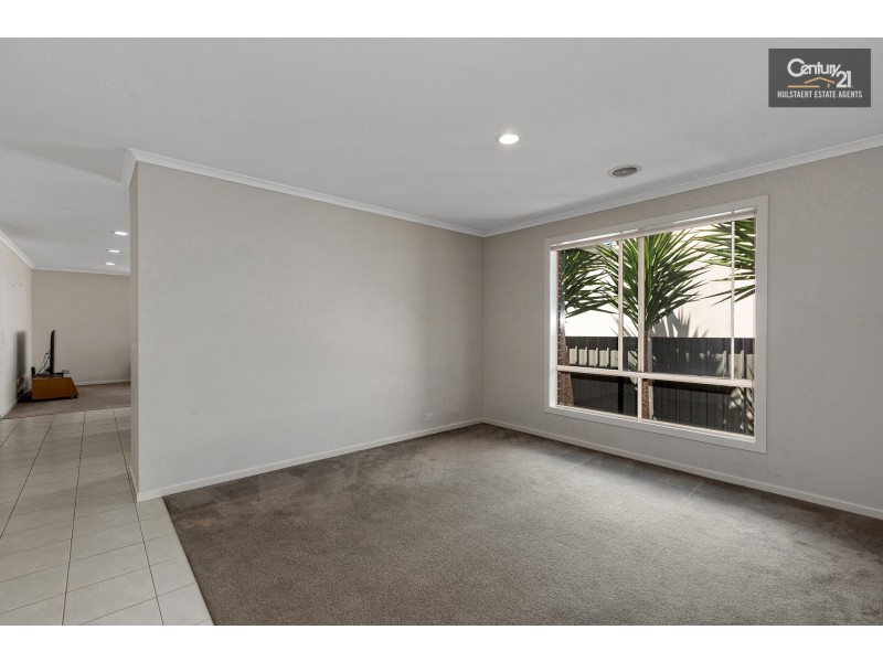 8 Tenerrife Crescent, Point Cook VIC 3030