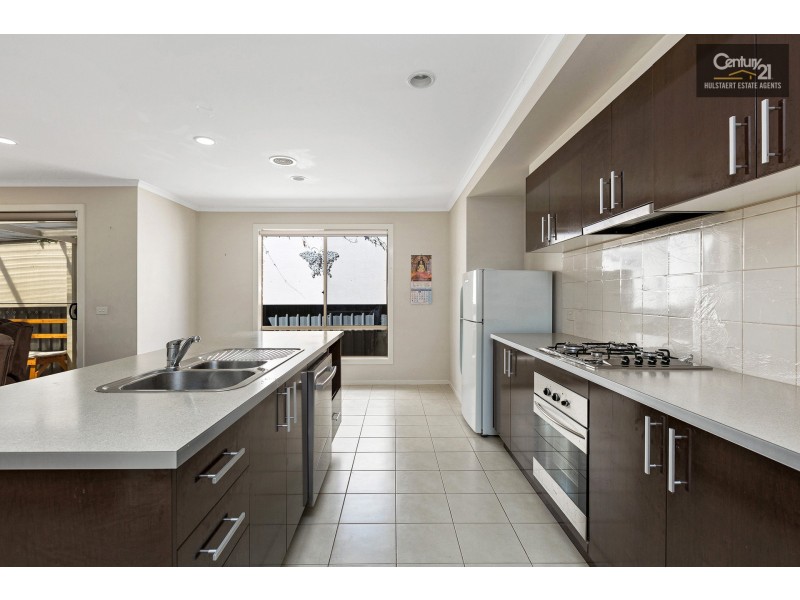 8 Tenerrife Crescent, Point Cook VIC 3030
