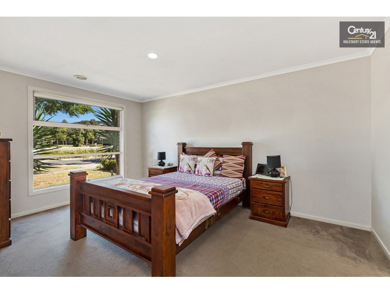 8 Tenerrife Crescent, Point Cook VIC 3030