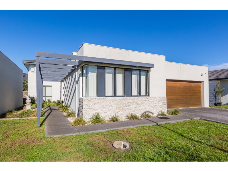 54 Signature Boulevard, Sanctuary Lakes VIC 3030