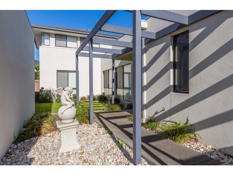 54 Signature Boulevard, Sanctuary Lakes VIC 3030