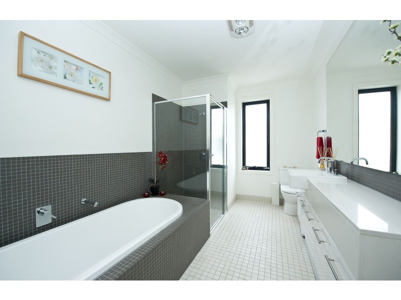 54 Signature Boulevard, Sanctuary Lakes VIC 3030