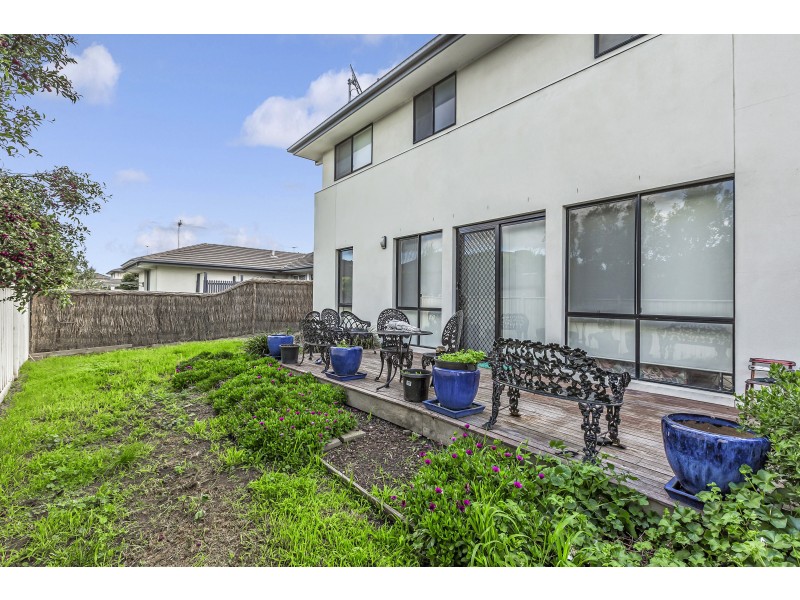 54 Signature Boulevard, Sanctuary Lakes VIC 3030