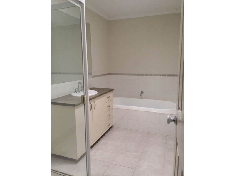 33 Lincoln Heath Boulevard, Point Cook VIC 3030