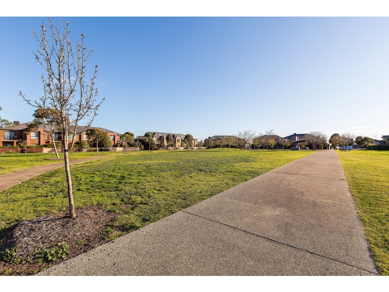 33 Lincoln Heath Boulevard, Point Cook VIC 3030