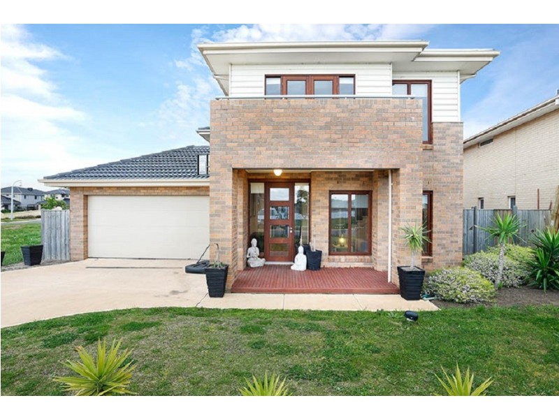 5 Spraypoint Drive, Sanctuary Lakes VIC 3030