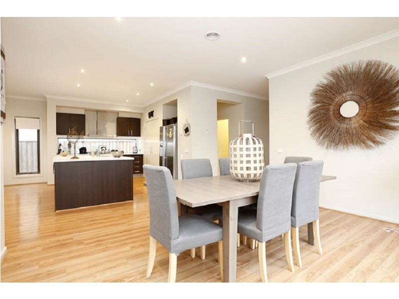 5 Spraypoint Drive, Sanctuary Lakes VIC 3030