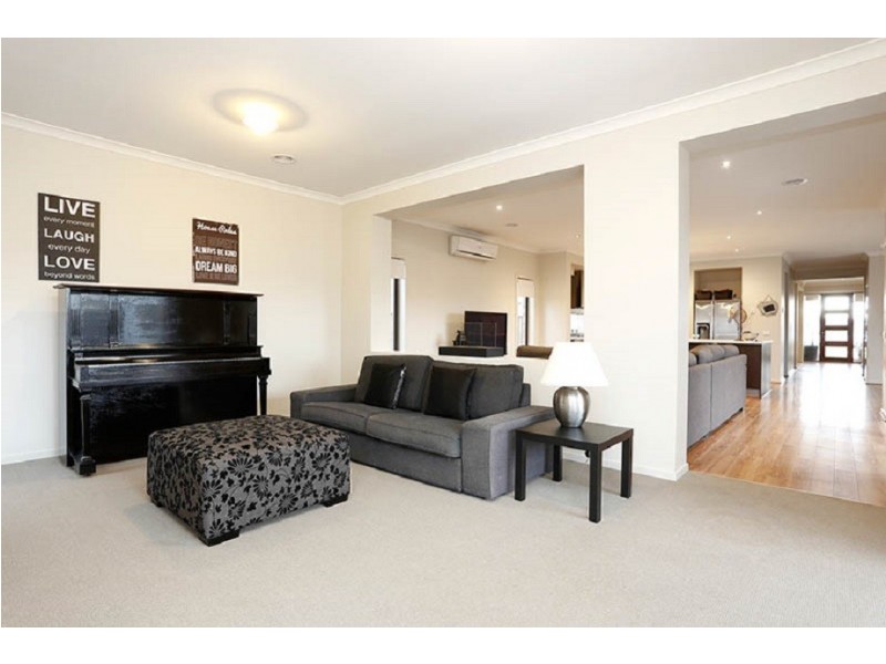 5 Spraypoint Drive, Sanctuary Lakes VIC 3030