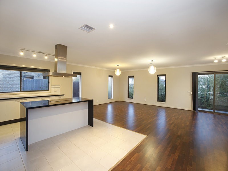 19 Manhattan Close, Point Cook VIC 3030