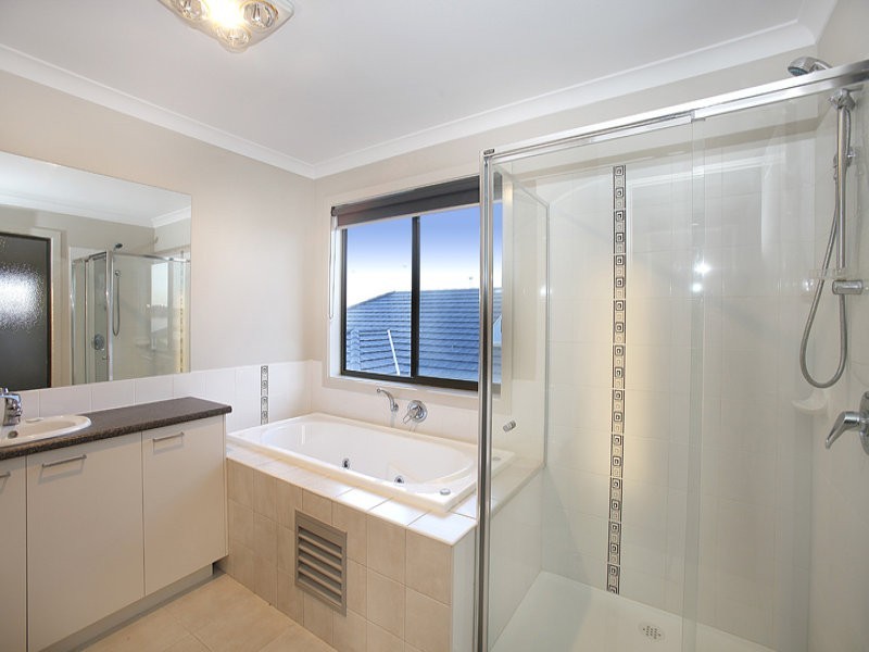 19 Manhattan Close, Point Cook VIC 3030