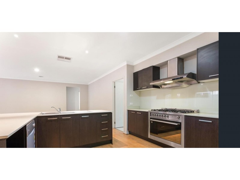 5 Pinoak Street, Point Cook VIC 3030