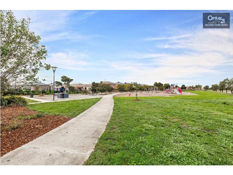 2/15 Tom Roberts Parade, Point Cook VIC 3030