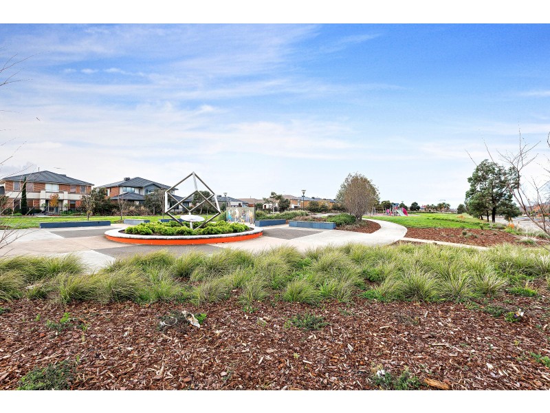 2/15 Tom Roberts Parade, Point Cook VIC 3030