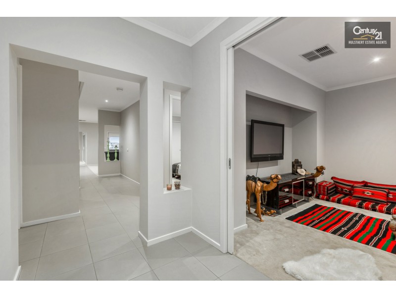 47 Vaucluse Boulevard, Sanctuary Lakes VIC 3030