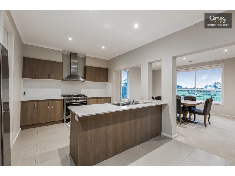 47 Vaucluse Boulevard, Sanctuary Lakes VIC 3030