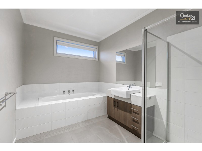 47 Vaucluse Boulevard, Sanctuary Lakes VIC 3030