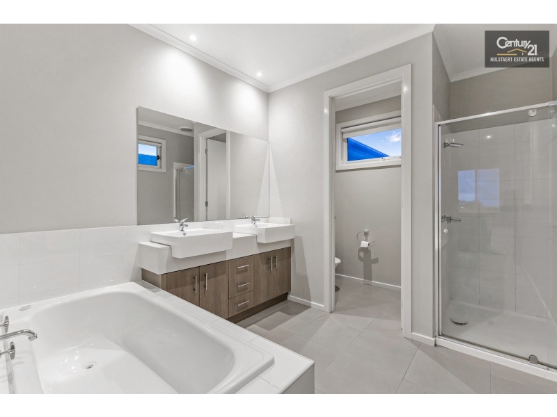 47 Vaucluse Boulevard, Sanctuary Lakes VIC 3030