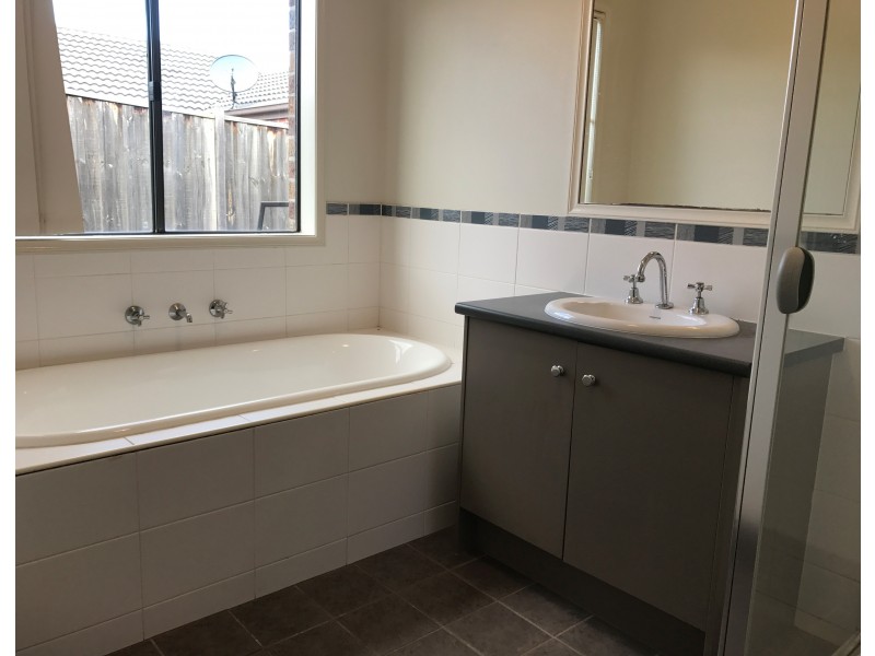 48 Cootamundra Circuit, Melton West VIC 3337