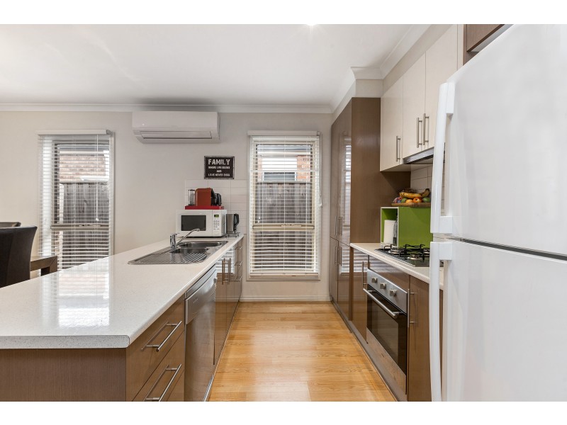 2/9 Cornell Road, Truganina VIC 3029