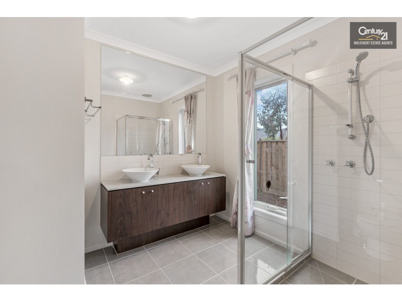 37 Sanctuary Lakes East Boulevard, Point Cook VIC 3030