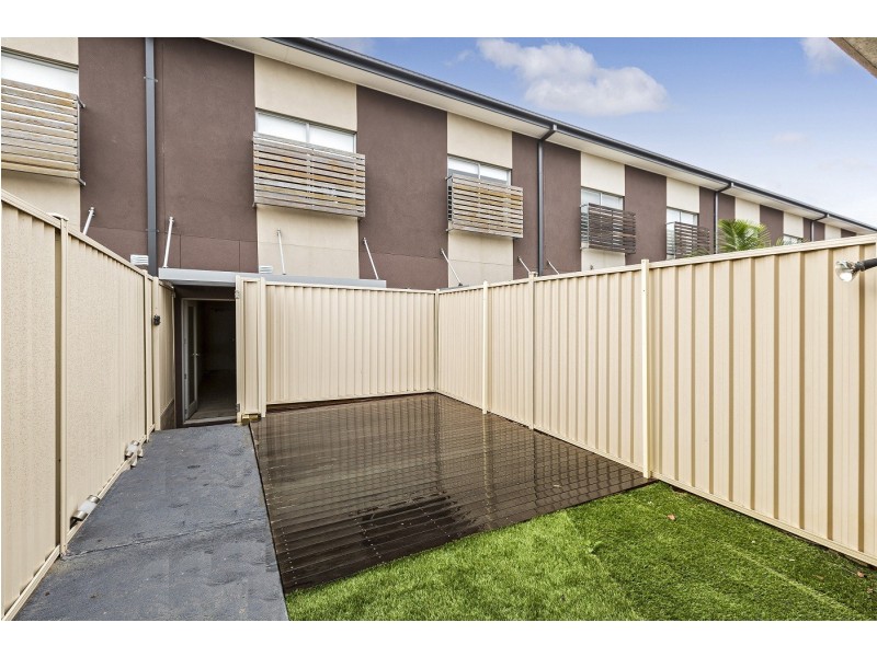 2/15 Tom Roberts Parade, Point Cook VIC 3030