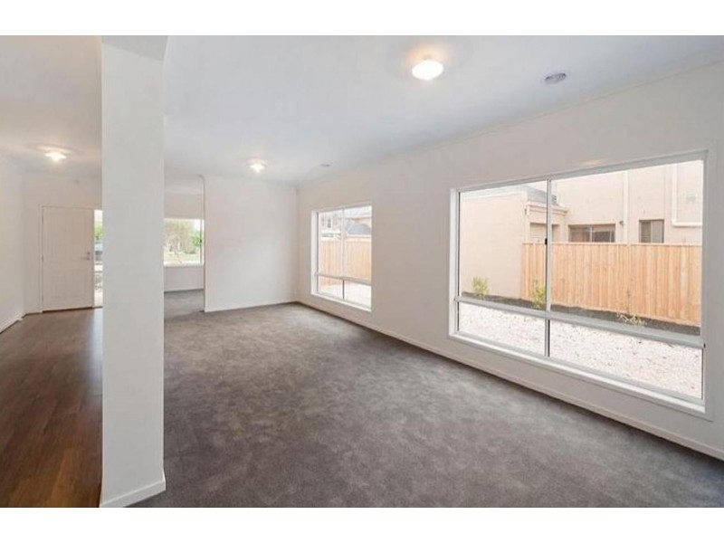 26 Watersedge Cove, Sanctuary Lakes VIC 3030