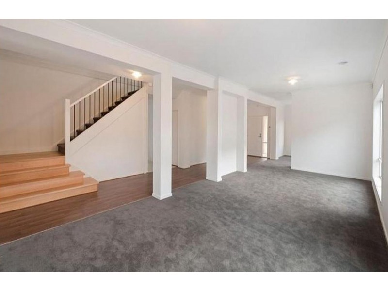 26 Watersedge Cove, Sanctuary Lakes VIC 3030