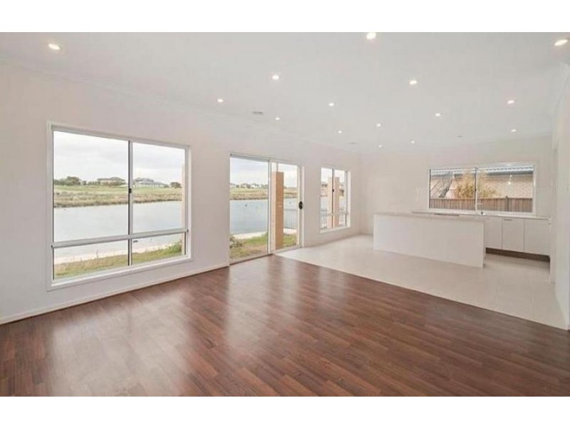 26 Watersedge Cove, Sanctuary Lakes VIC 3030