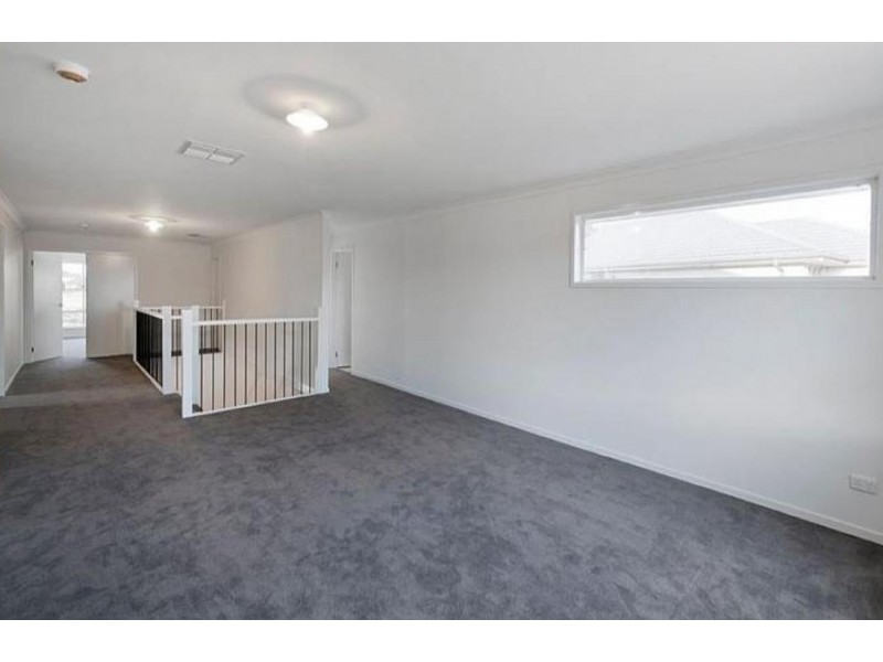 26 Watersedge Cove, Sanctuary Lakes VIC 3030