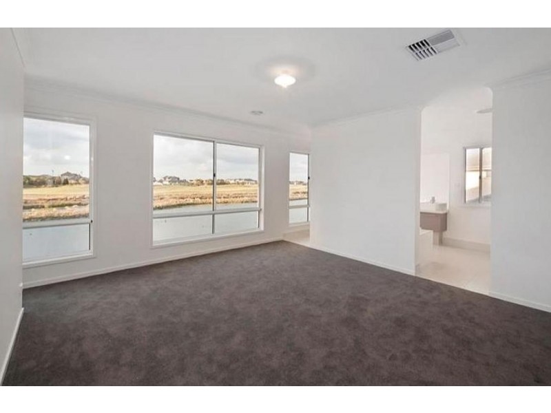 26 Watersedge Cove, Sanctuary Lakes VIC 3030