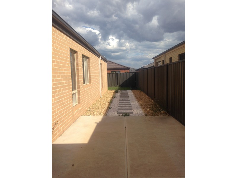 27 Elland Circuit, Truganina VIC 3029
