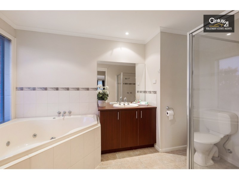 14 Moncrieff Parade, Point Cook VIC 3030