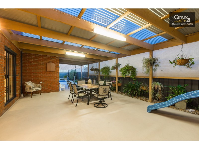 14 Moncrieff Parade, Point Cook VIC 3030