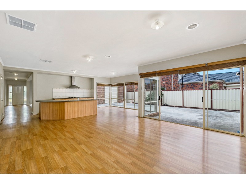 82 Shaftsbury Boulevard, Point Cook VIC 3030