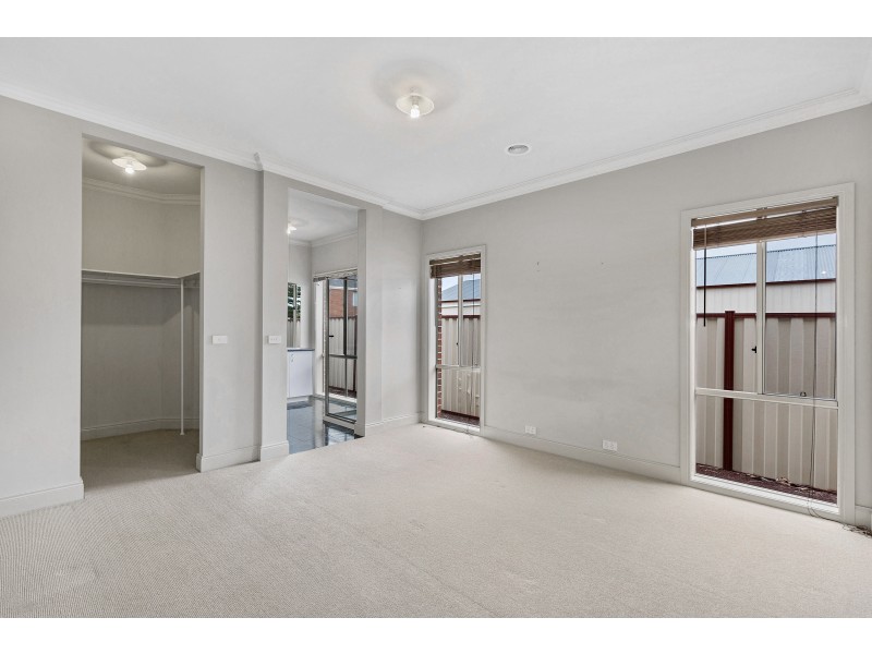 82 Shaftsbury Boulevard, Point Cook VIC 3030