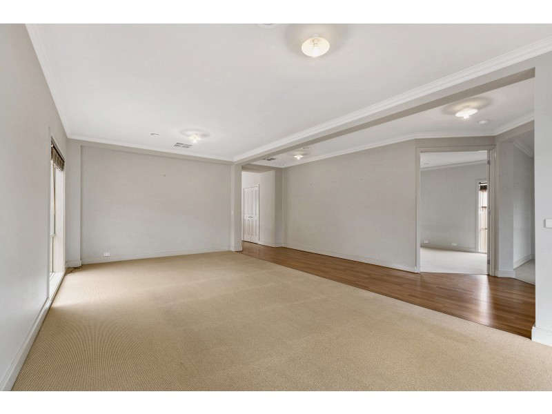 82 Shaftsbury Boulevard, Point Cook VIC 3030