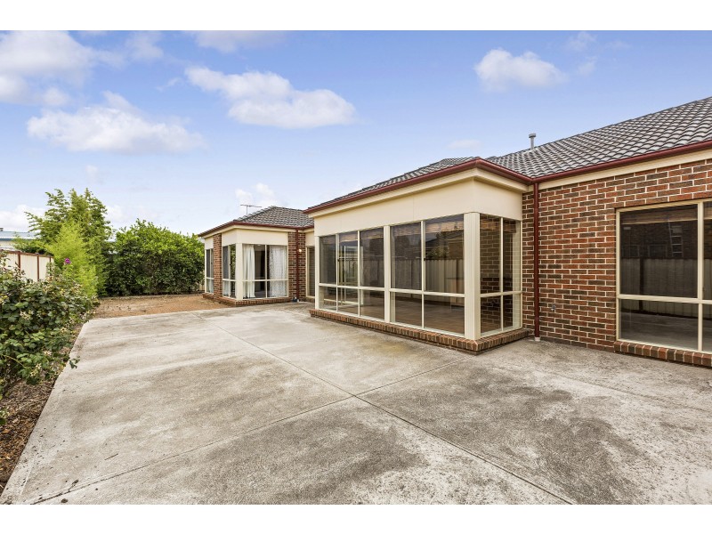 82 Shaftsbury Boulevard, Point Cook VIC 3030