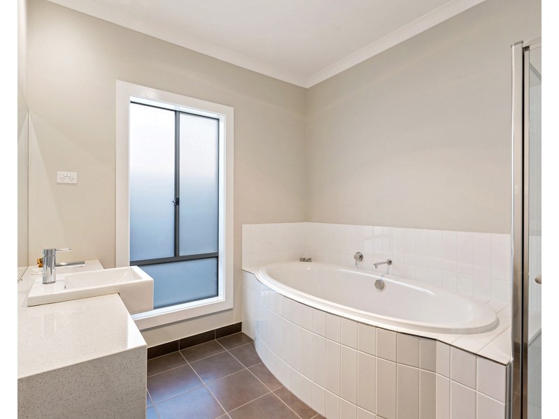 10 Dune Street, Point Cook VIC 3030