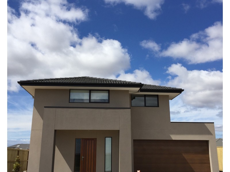 39 Pennsylvania Crescent, Point Cook VIC 3030