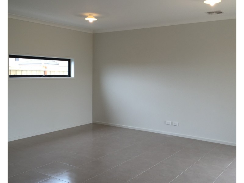 39 Pennsylvania Crescent, Point Cook VIC 3030