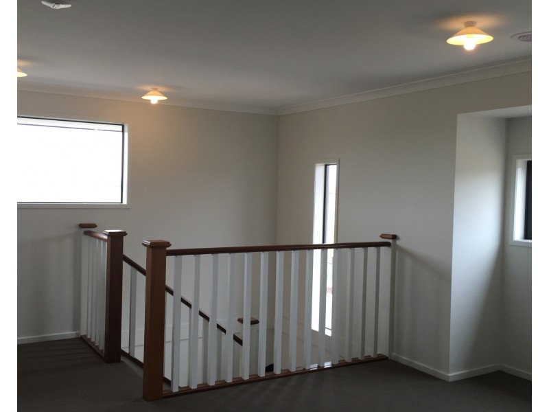 39 Pennsylvania Crescent, Point Cook VIC 3030