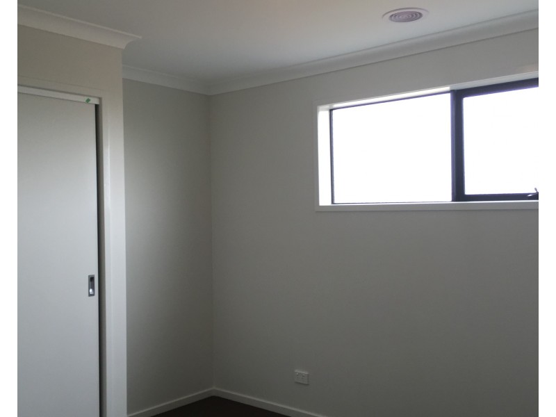 39 Pennsylvania Crescent, Point Cook VIC 3030