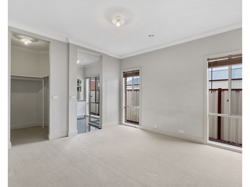 82 Shaftsbury Boulevard, Point Cook VIC 3030