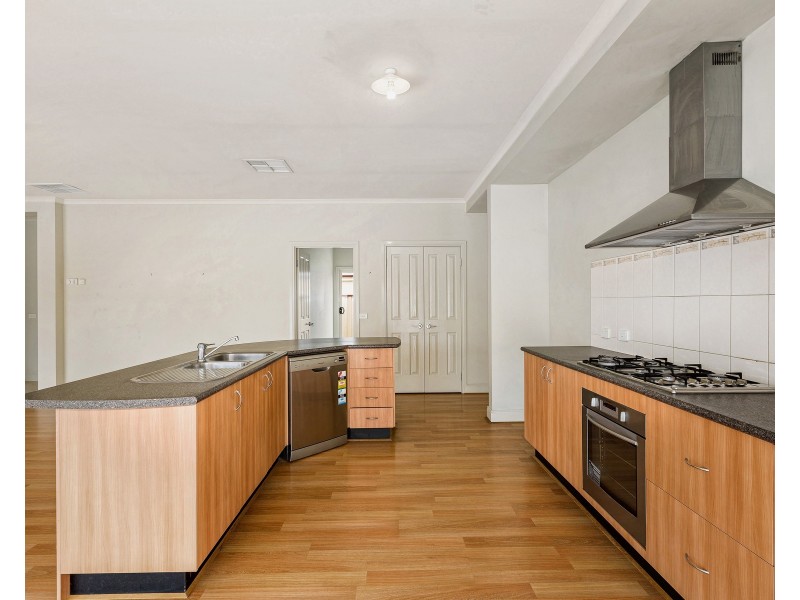 82 Shaftsbury Boulevard, Point Cook VIC 3030