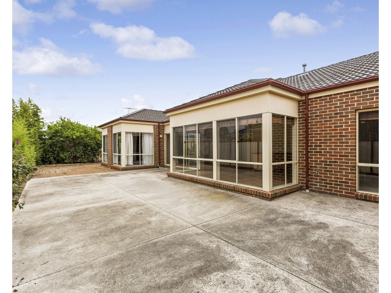 82 Shaftsbury Boulevard, Point Cook VIC 3030
