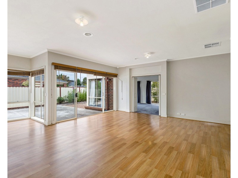 82 Shaftsbury Boulevard, Point Cook VIC 3030