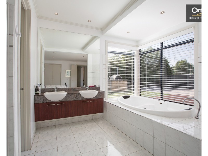 8 Santander Crescent, Point Cook VIC 3030