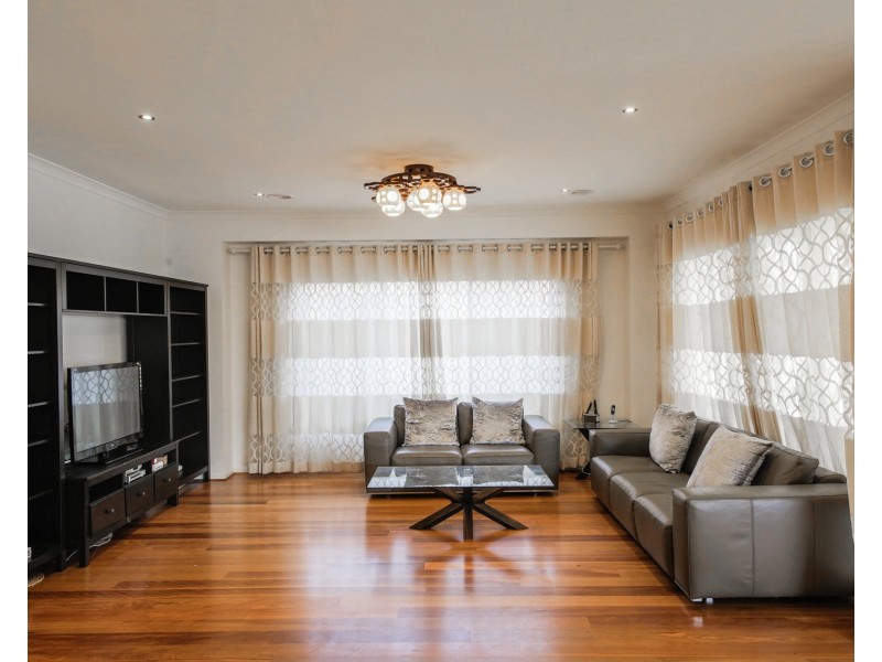 6  Tarcoola Crescent, Sanctuary Lakes VIC 3030