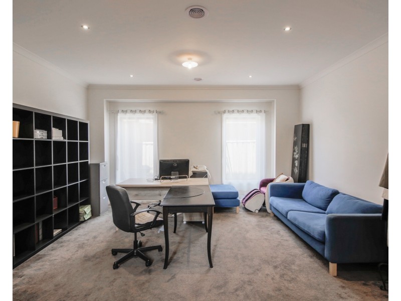 6  Tarcoola Crescent, Sanctuary Lakes VIC 3030